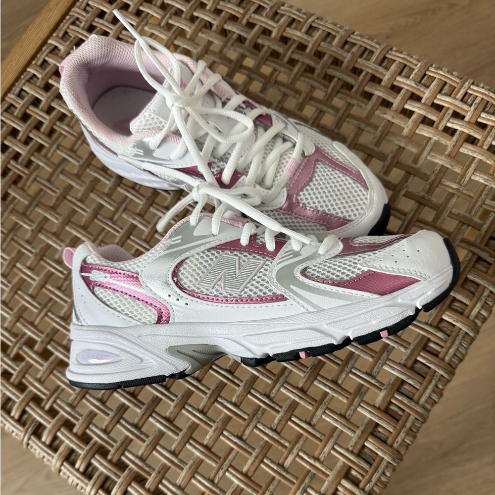 New Balance 530 Women's Pink and White Sneakers